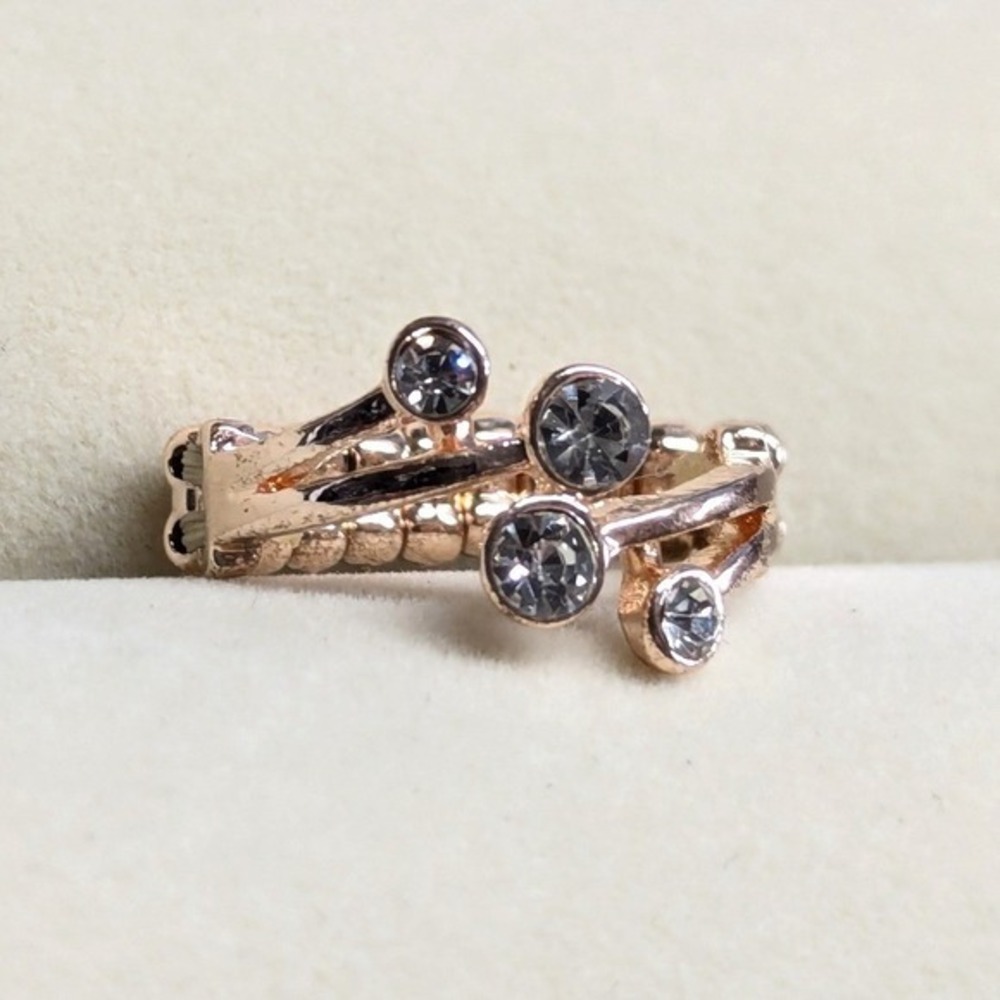 New Ring Rose‎ Goldtone Clear Rhinestone Stretch Band